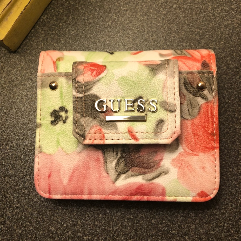 GUESS wallet